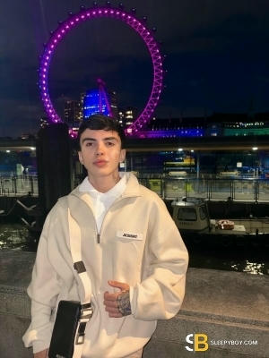 Gay Escort Matteo 23yr - role