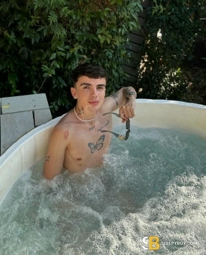 Gay Escort Matteo 23yr - role