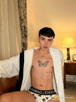 Gay Escort Matteo 22yr - sucking