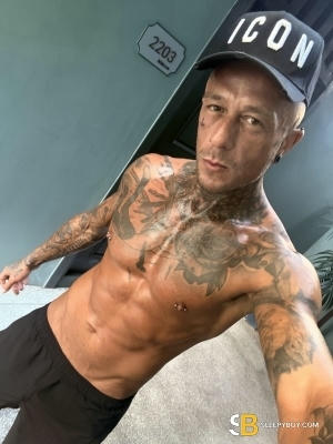 Gay Escort Brad 41yr - cum on body