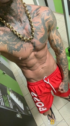 Gay Escort Brad 41yr - cum on body