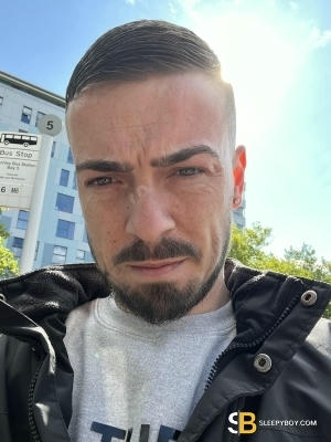 Gay Escort Jamie 31yr - sucking