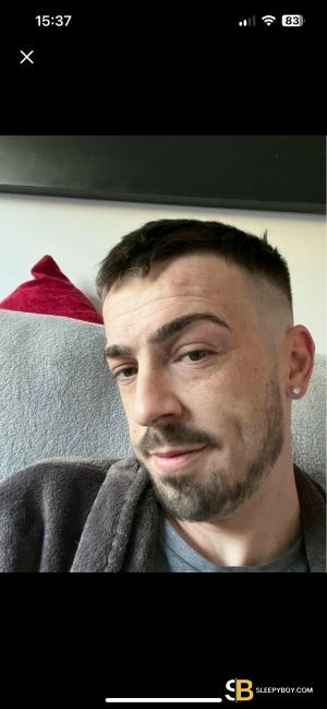 Gay Escort Jamie 31yr - licking