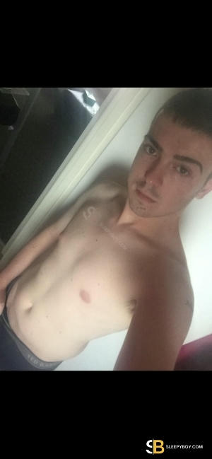 Gay Escort Jamie 31yr - licking
