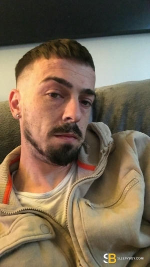 Gay Escort Jamie 31yr - licking