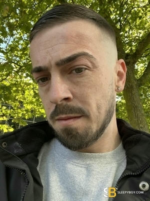 Gay Escort Jamie 31yr - licking