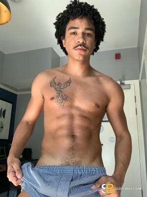 Gay Escort Curly Bronze 23yr - sucking