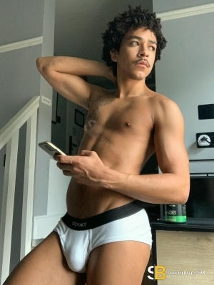 Gay Escort Curly Bronze 23yr - sucking