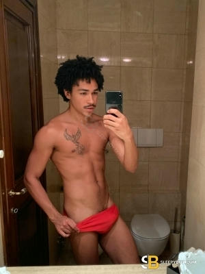 Gay Escort Curly Bronze 23yr - role