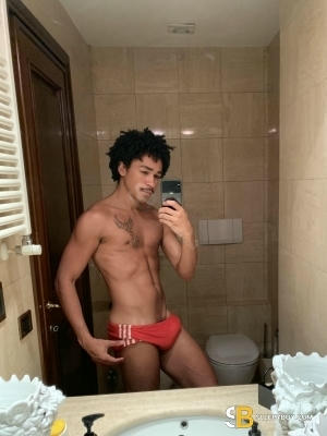 Gay Escort Curly Bronze 23yr - role