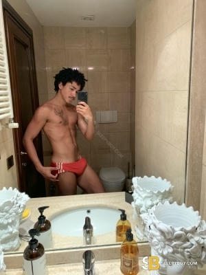 Gay Escort Curly Bronze 23yr - sucking