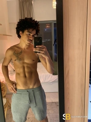Gay Escort Curly Bronze 23yr - sucking
