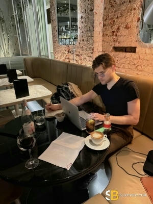 Bisexual Escort Liam Hart 22yr - licking