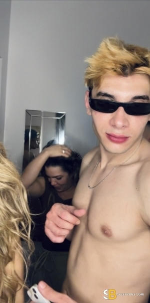 Bisexual Escort William 25yr - exhibitionism