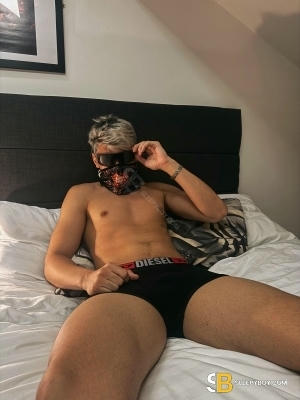 Bisexual Escort Lucas Frost 25yr - licking