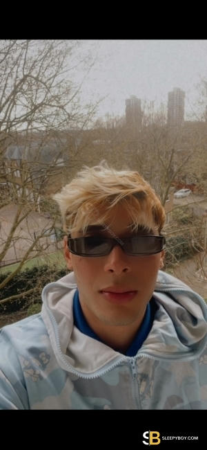 Bisexual Escort Guilherme 25yr - chains