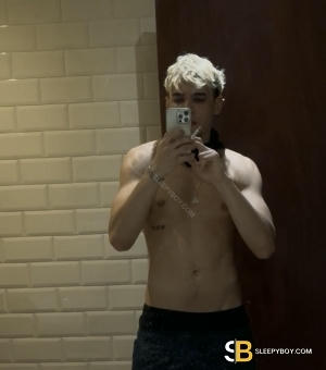 Bisexual Escort Guilherme 25yr - trios