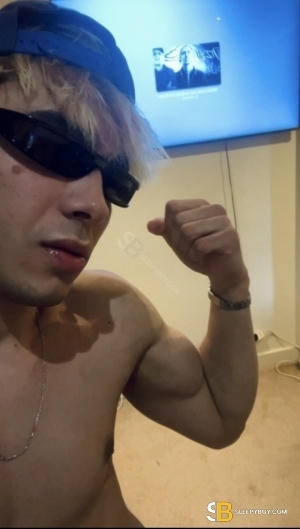 Bisexual Escort William 25yr - trios