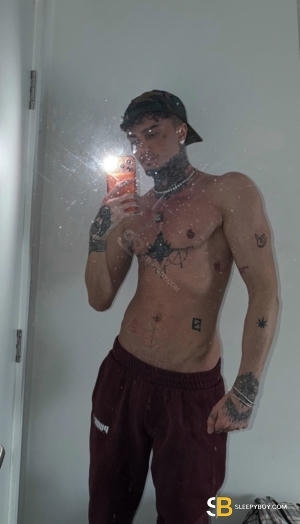 Gay Escort Logan 25yr - sucking