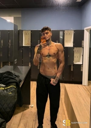 Gay Escort Logan 25yr - licking