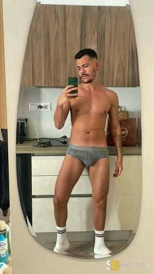 Bisexual Escort Victor 27yr - role