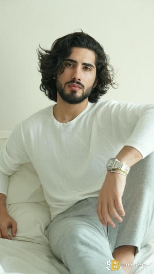 Gay Escort Carlos 30yr - licking