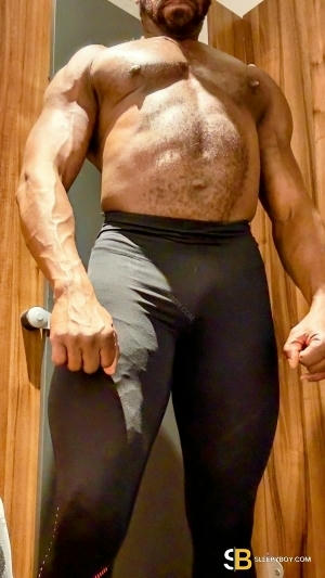 Gay Escort Brody 40yr - licking