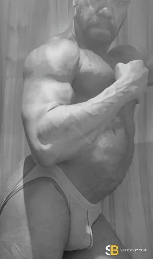 Gay Escort Brody 40yr - licking