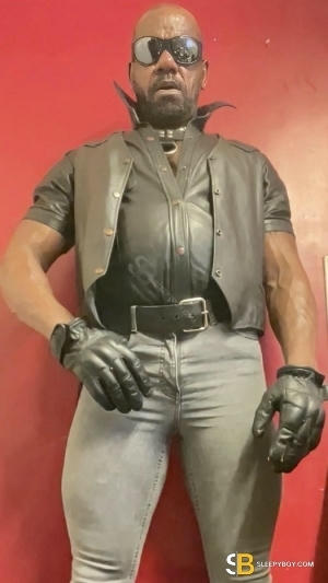 Gay Escort Brody 40yr - licking