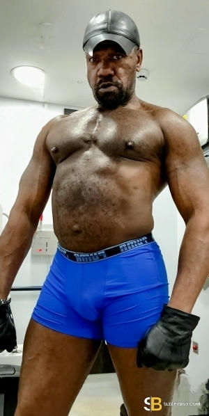 Gay Escort Brody 40yr - sucking