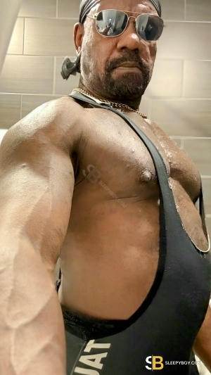 Gay Escort Brody 40yr - role