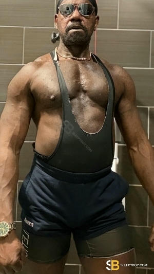 Gay Escort Brody 40yr - licking