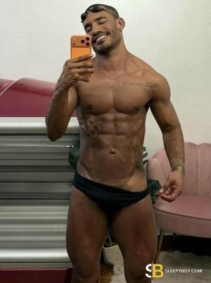 Bisexual Escort Gustavo 26yr - licking