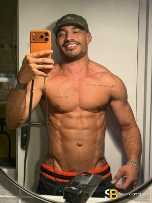 Bisexual Escort Gustavo 26yr - licking