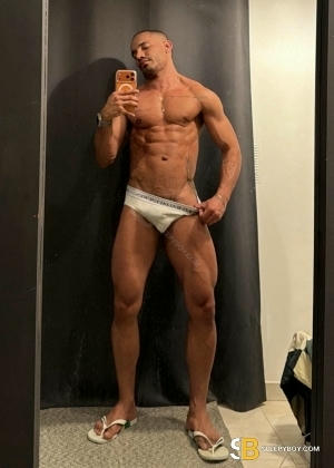 Bisexual Escort Gustavo 26yr - licking