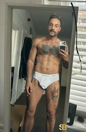 Gay Escort Tony 33yr - licking