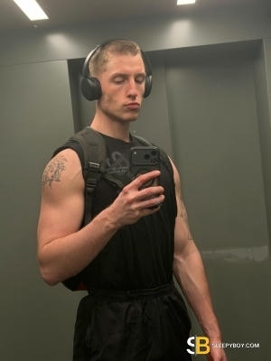 Gay Escort Joshua 26yr - licking