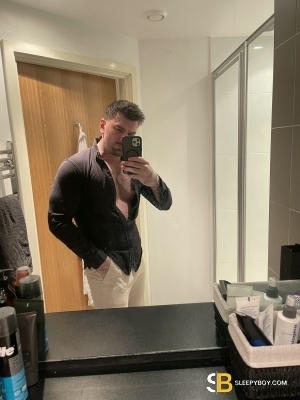 Bisexual Escort Brad 35yr - cum on body