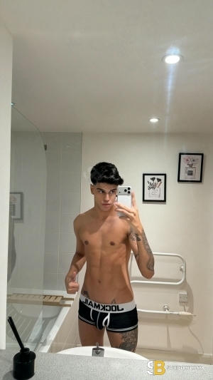 Bisexual Escort ítalo 20yr - sucking