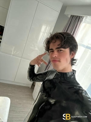 Gay Escort Leo 21yr - sucking