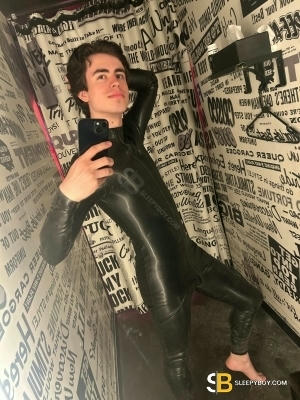 Gay Escort Leo 21yr - licking