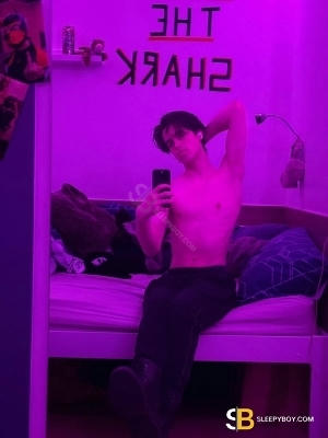 Gay Escort Leo 21yr - role