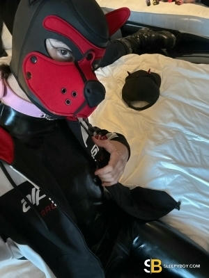 Gay Escort Leo 21yr - licking