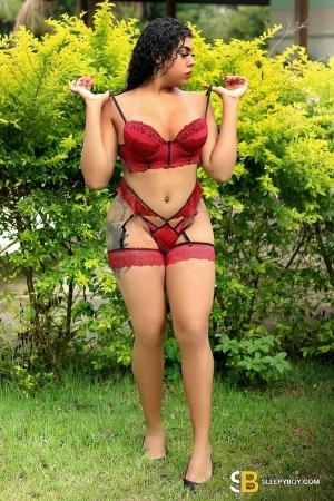 Bisexual Escort Gabriela Reis 23yr - licking