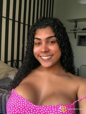 Bisexual Escort Gabriela Reis 23yr - licking