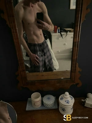 Gay Escort Richard 30yr - shaving