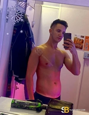Gay Escort Victor 28yr - role