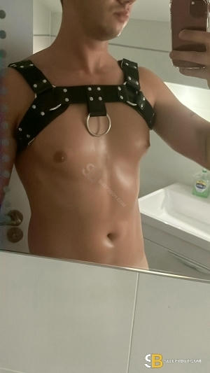 Gay Escort Victor 28yr - licking