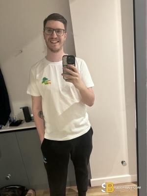 Gay Escort Simon 30yr - gangbang