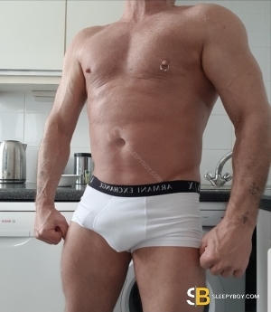 Gay Escort Matt 48yr - trios